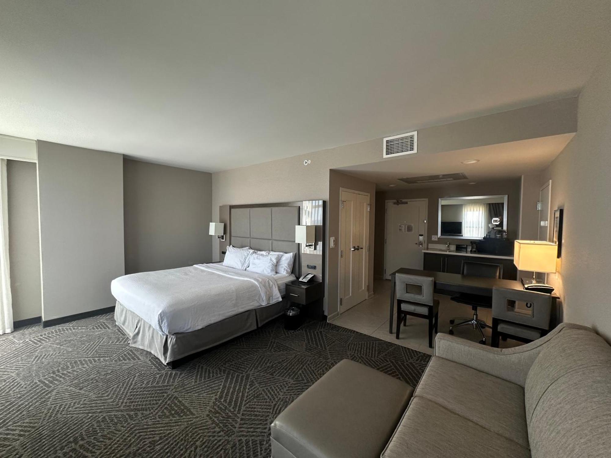 Embassy Suites By Hilton Kansas City Olathe Exterior foto