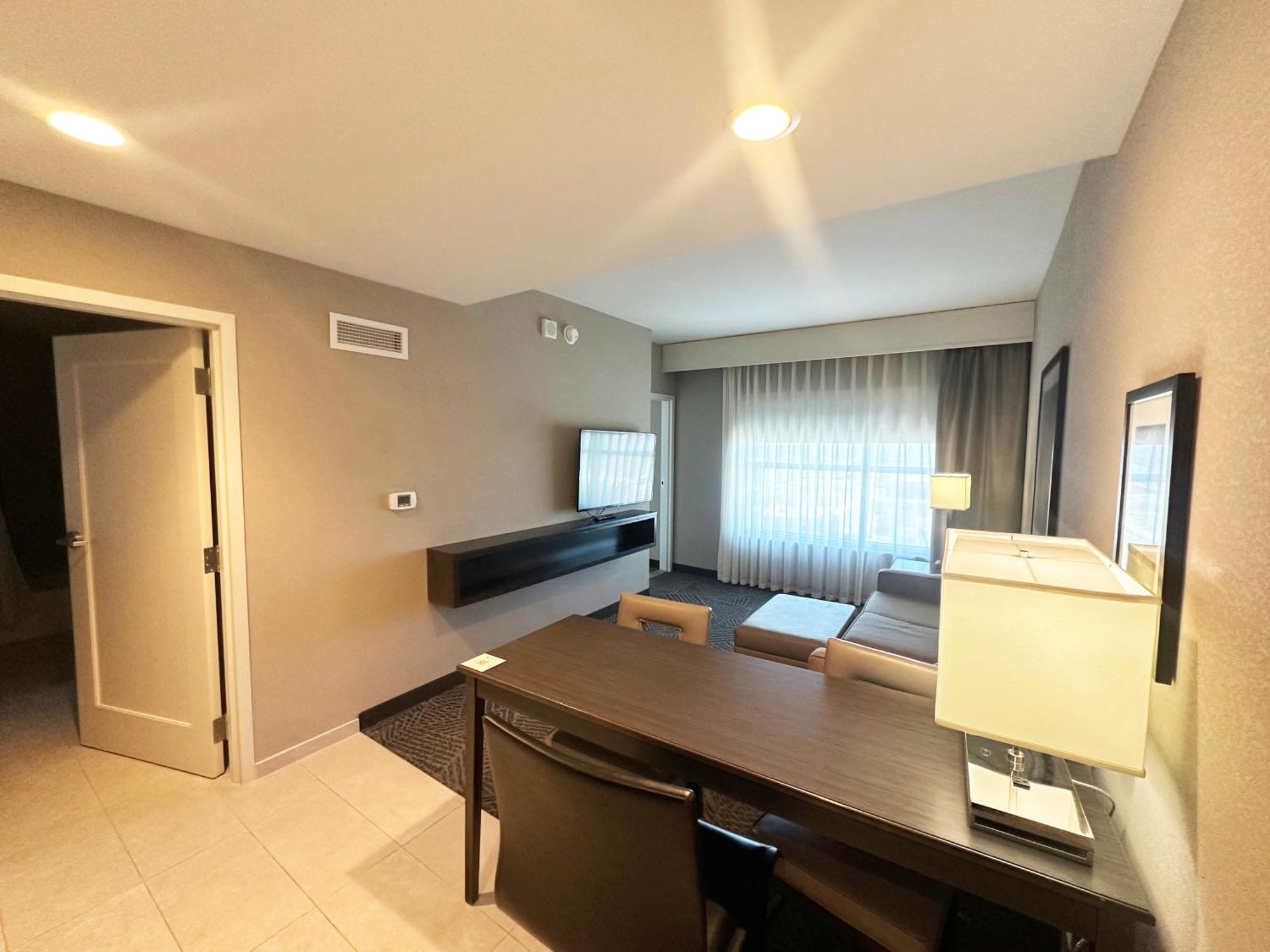 Embassy Suites By Hilton Kansas City Olathe Exterior foto