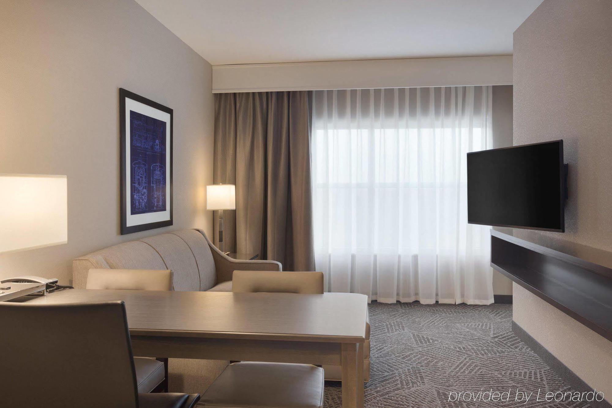 Embassy Suites By Hilton Kansas City Olathe Exterior foto
